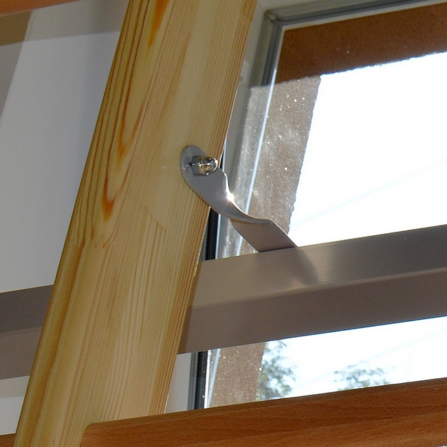 MOUNTING BRACKET: WALL-BAR TO THE BEAM