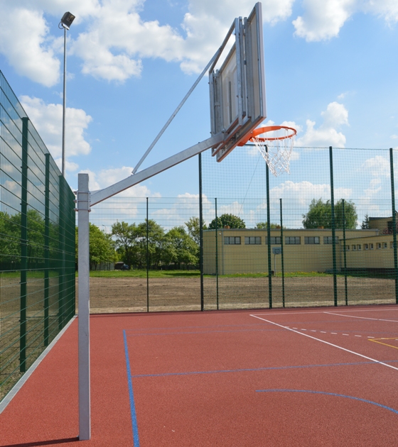 Jednosloupová basketbalová konstrukce, výsun 1,6 m