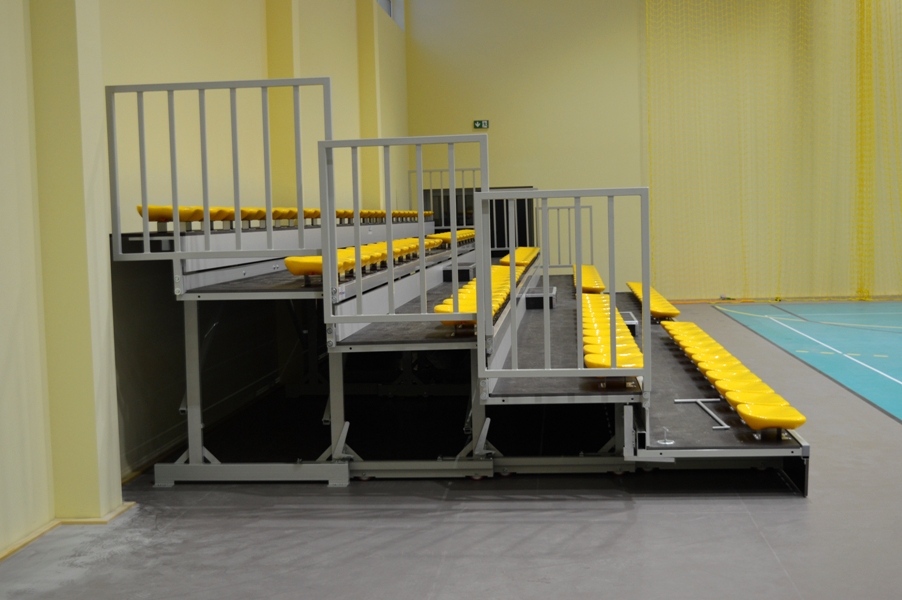 Телескопическая 5-рядная т трибуна с пластиковыми сиденьями