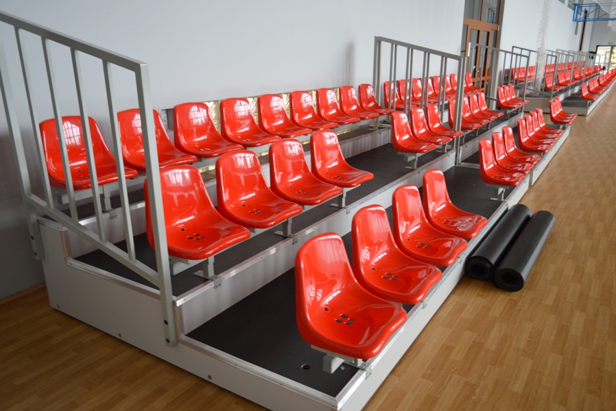  MGZ stable tribune with plastic seats